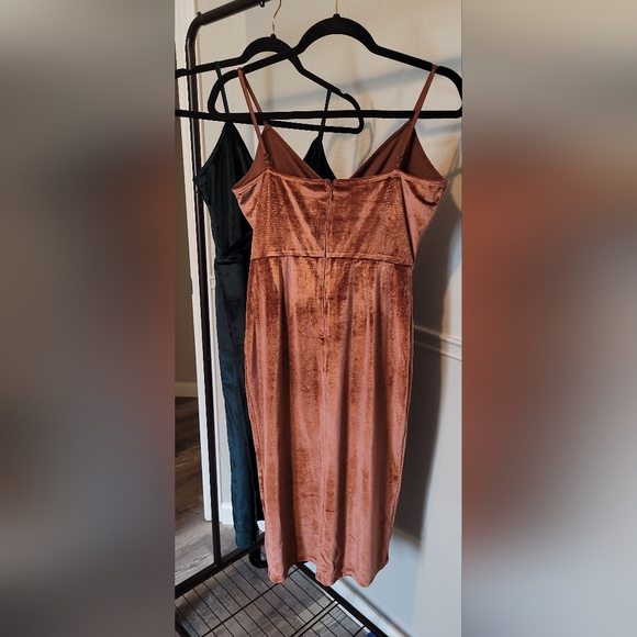 Lulu's Rusty Rose Gold Velvet Wrap Spaghetti Strap Midi Dress Women's Medium - Picture 4 of 10